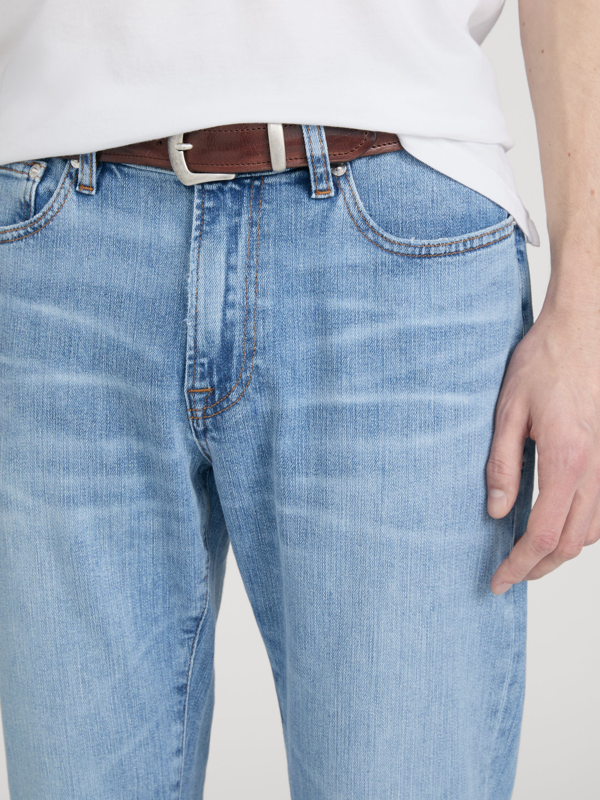 L'Homme Slim -- Peninsula - Image 5