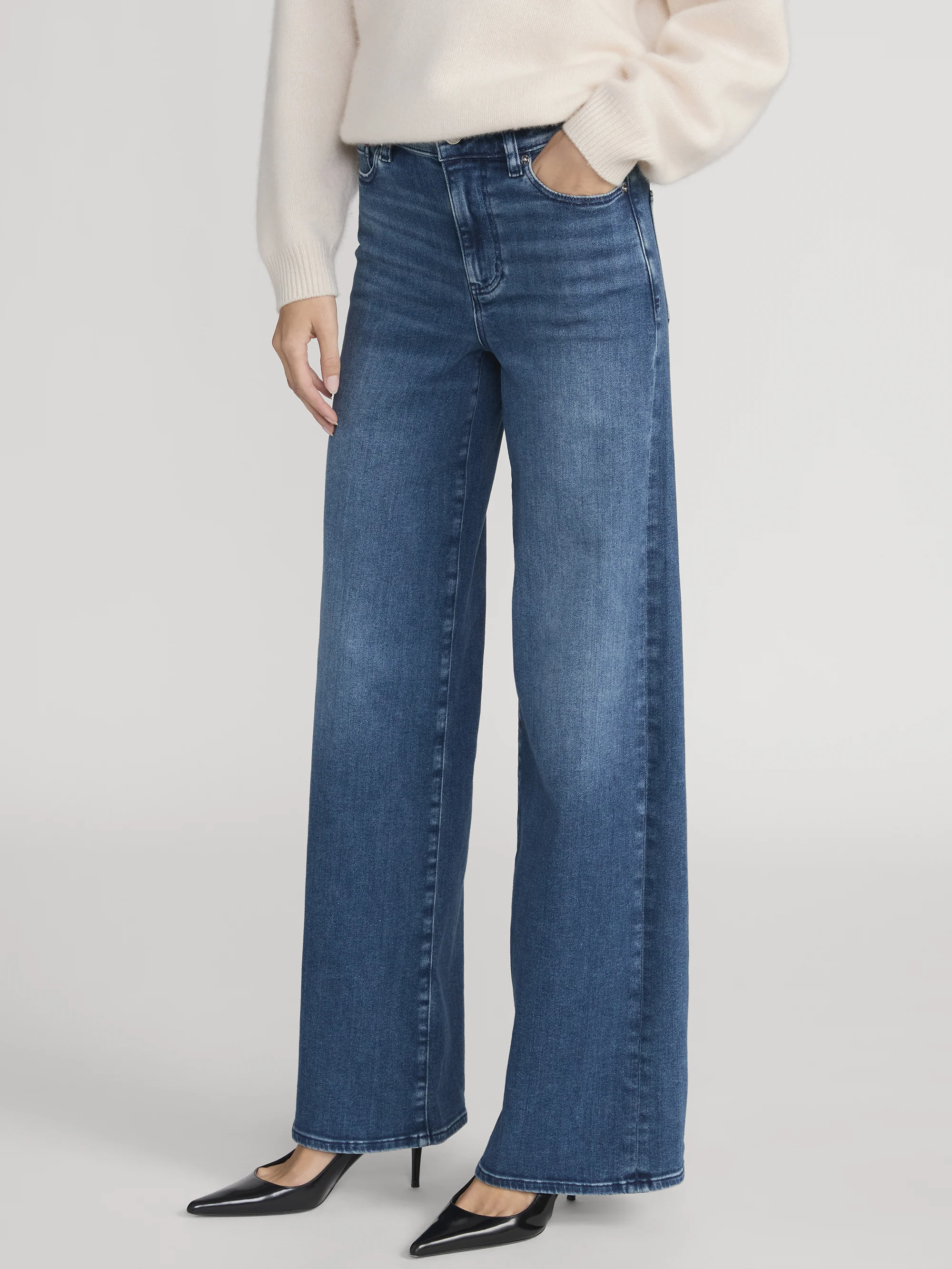 Le Slim Palazzo -- Reign - Image 5
