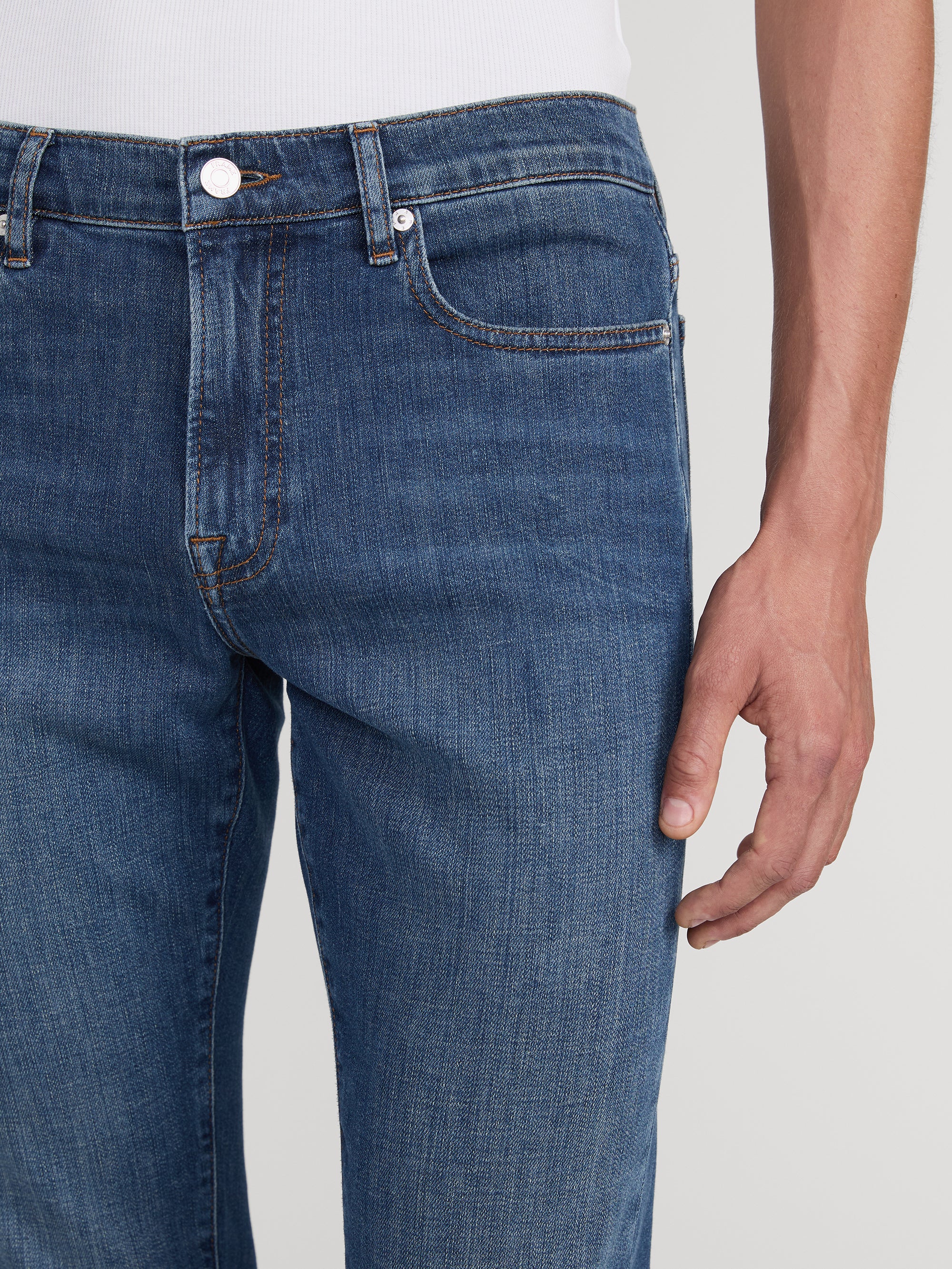 L'Homme Slim -- Arcade - Image 3
