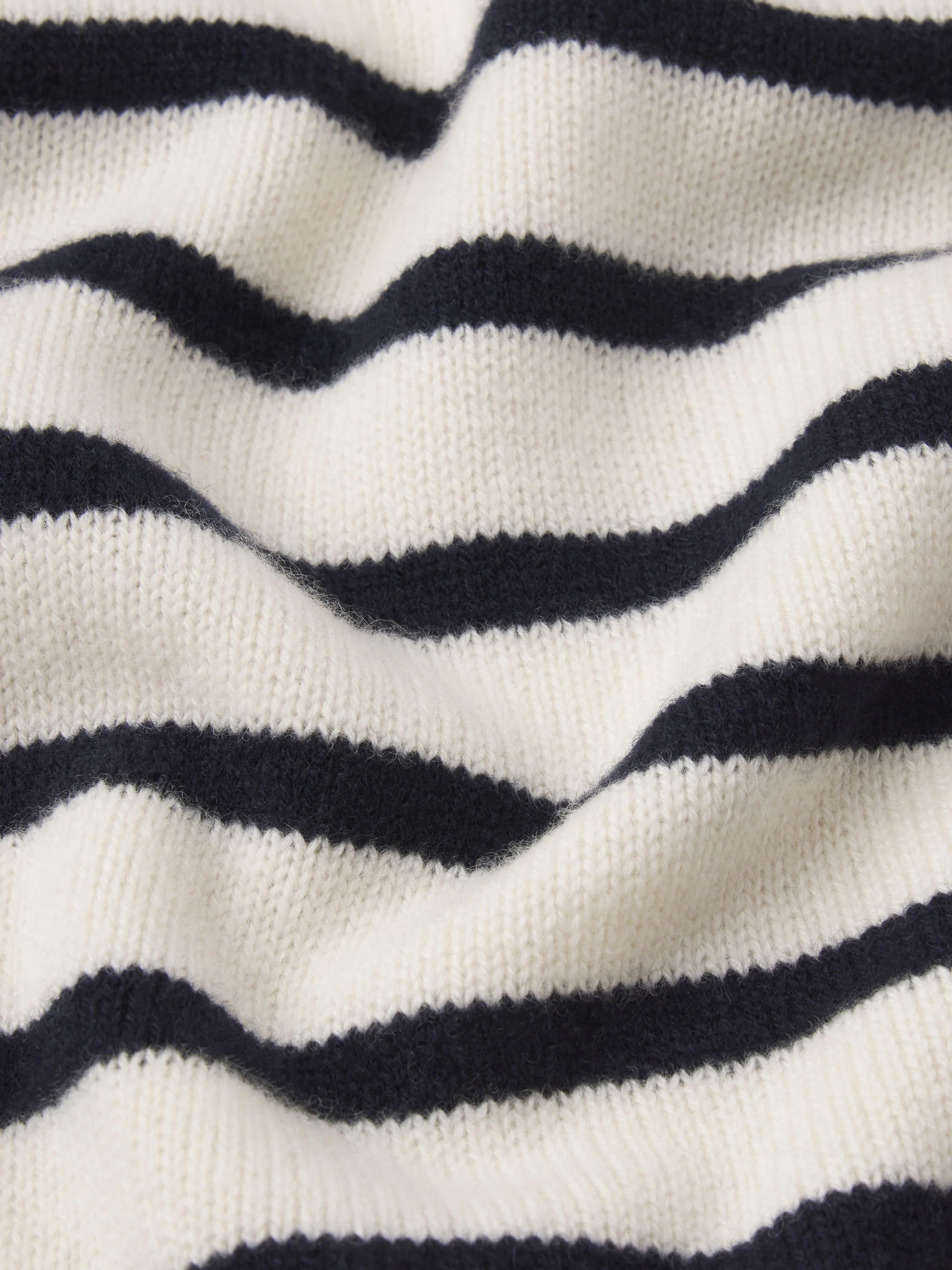 The Cashmere Easy Crew -- Navy Multi - Image 7